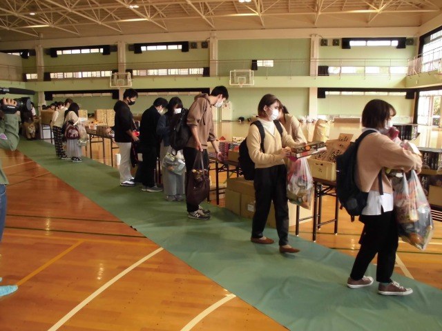 写真2_熊本大学学内食料等支援について.jpg