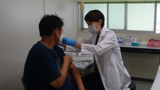 03_KMバイオ_A型肝炎ワクチン_ワクチン接種.jpg