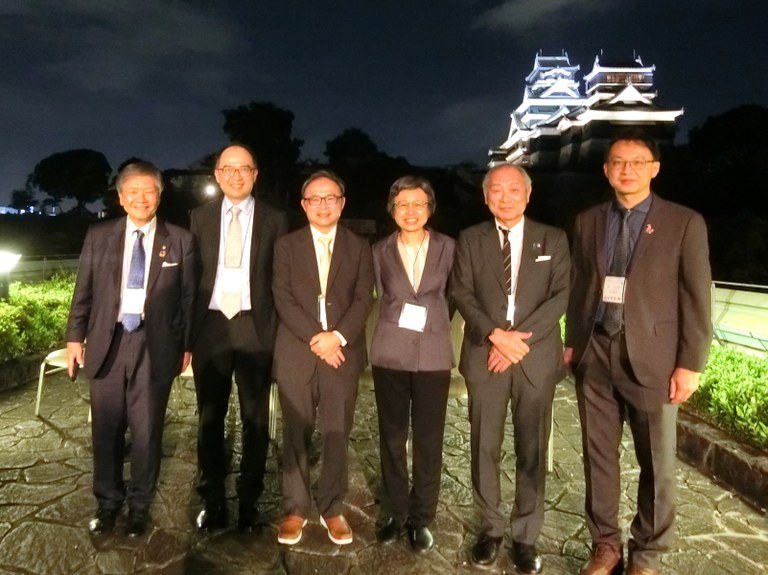0725-08speakers in front of Kumamoto casle.JPG