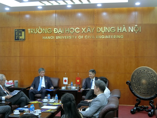 1028HUCE1.JPG
