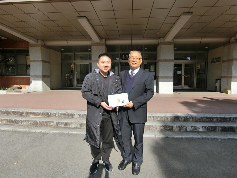 20241206-8With GUT student.JPG