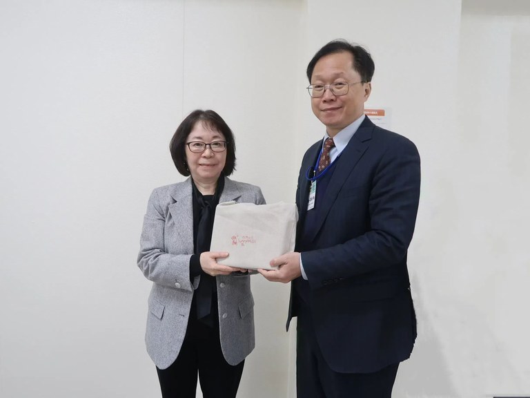 20241219-12 Souvenir Exchang VP Ishida.jpg