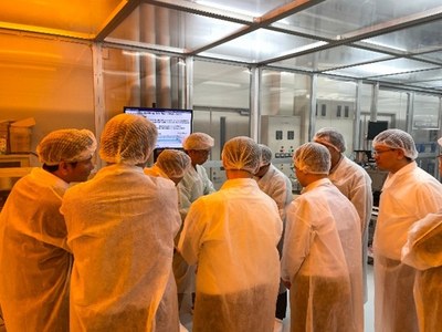 20251205Pic1_cleanroom.jpg