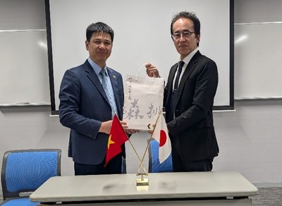 20251205Pic4_gifts exchange.jpg 20251205Pic4_gifts exchange.jpg