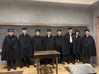 五高当時の制服姿で集合写真(六大学長・文科省) 当時の制服姿で集合写真(六大学長・文科省).jpeg