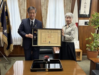 紺綬褒章伝達式（田尻様）1