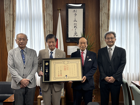 桑野様・集合写真.png 桑野様・集合写真.png
