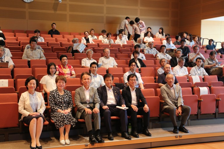 (260730)1.講演会の記念写真.JPG (260730)1.講演会の記念写真.JPG