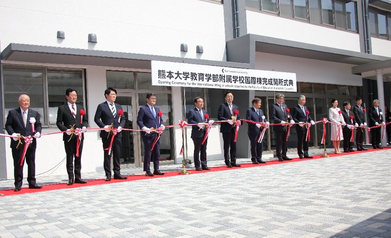 テープカット画像