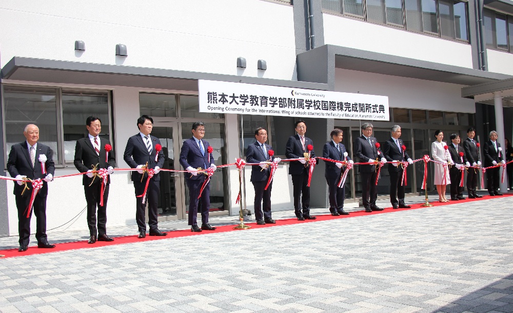 テープカット画像