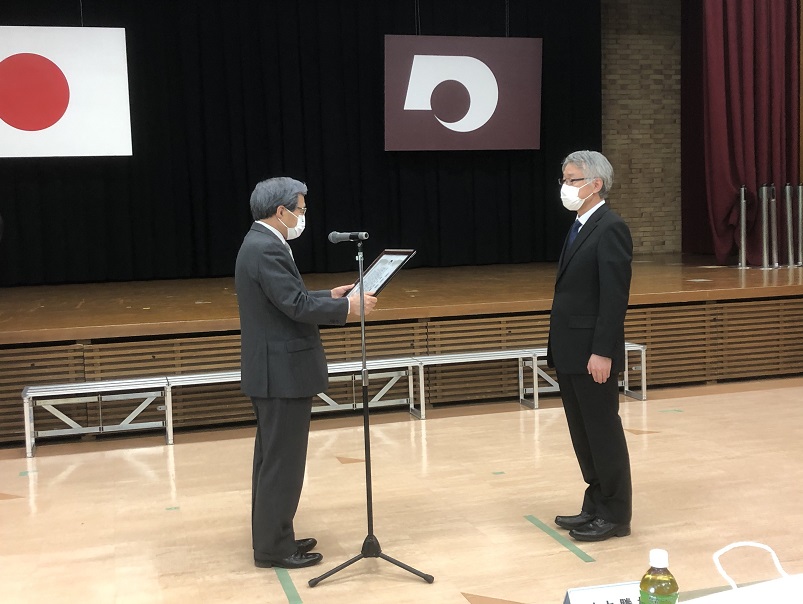 田口浩継教授 授賞式写真